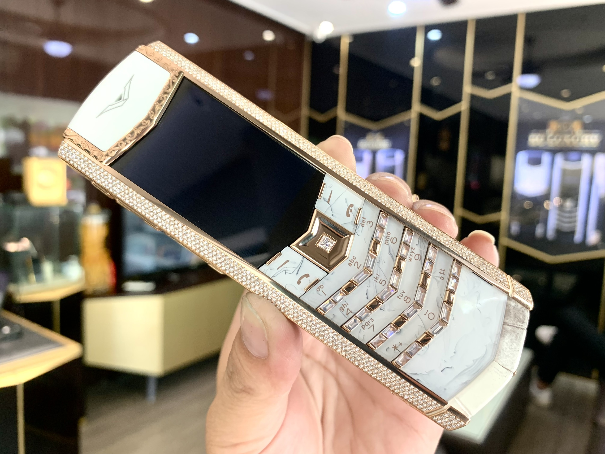 Thông tin chung về thị trường điện thoại Vertu tại Việt Nam